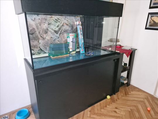 Prodajem akvarijum