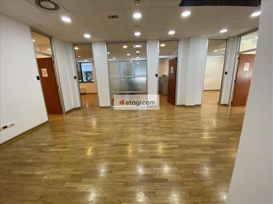Reprezentativan poslovni prostor blizu auto-puta
