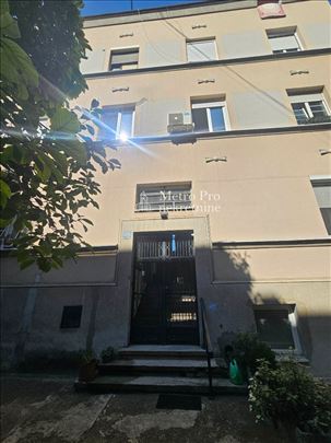 Salonac u Molerovoj - između Krunske i Njegoševe