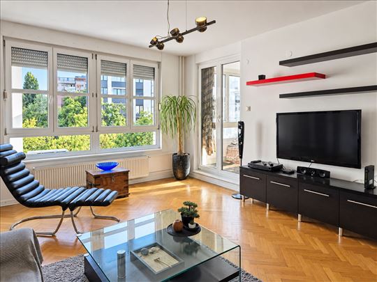 AUTOKOMANDA | 93 m² | 2–3 spavaće | Garaža