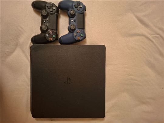 Sony Play station 4 + 2 Dzojstika + Igrice