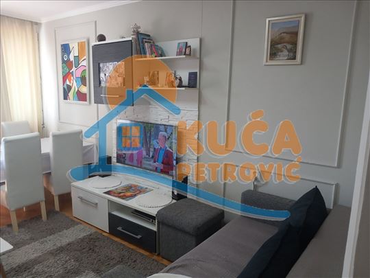 Stan 3.5e, 80 m2, Crveni pevac