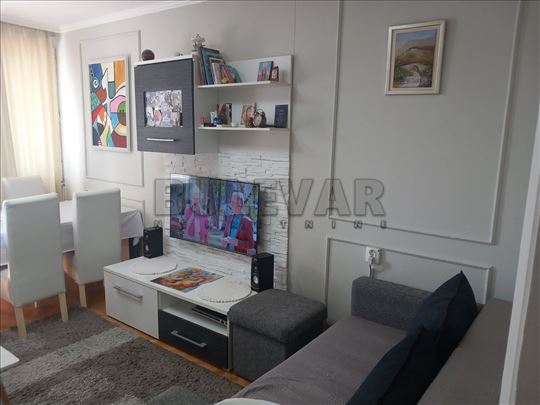 Stan 3.5e, 80 m2, Crveni pevac
