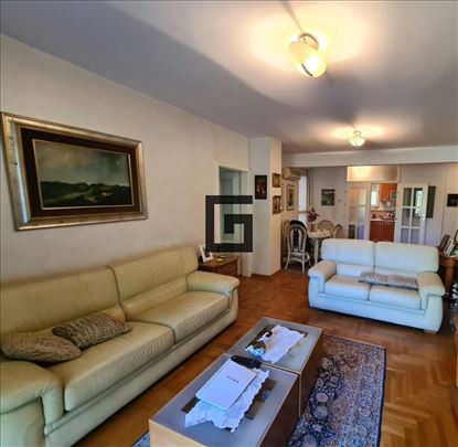 Atraktivan stan 66 m² na odličnoj lokaciji + garaž