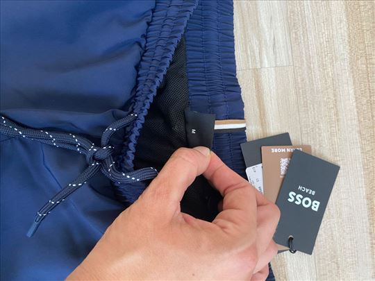 Boss sorc za kupanje brzo suseci nov sa etiketom