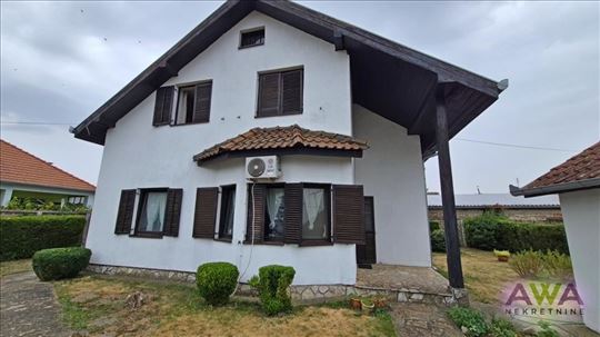 Crvenka – PorodiČna KuĆa 146 m² Sa 4 SpavaĆe Sobe
