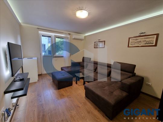 Gundulićev venac, uknjižen, 64m2, I, klima
