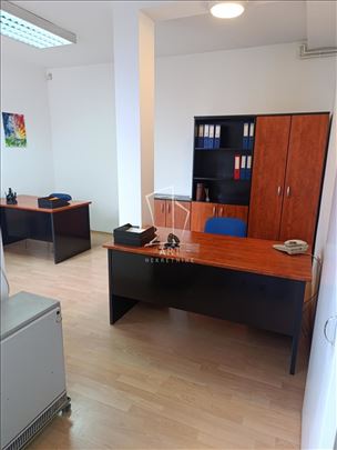 Komplet namešten poslovni prostor ID#1096211