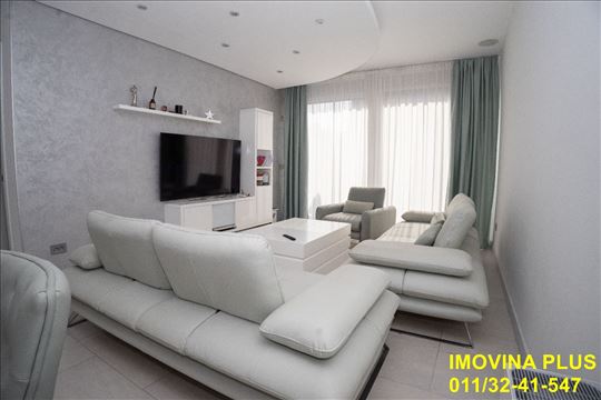 Lux Zemun, Tršćanska 80+62m2 terasa + garaža