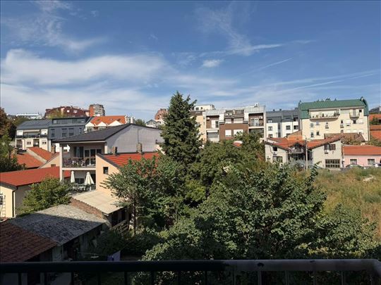 Namešten, funkcionalan stan u Šumatovačkoj ulici