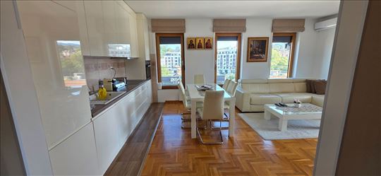 Novo opremljen stan 62m2 na Kruznom Toku