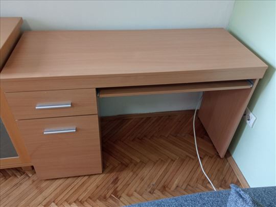 Pisaći sto
