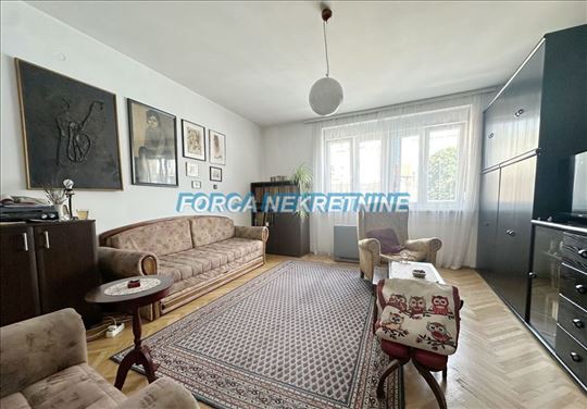 Savski trg, salonac, 76 m2, 3.0