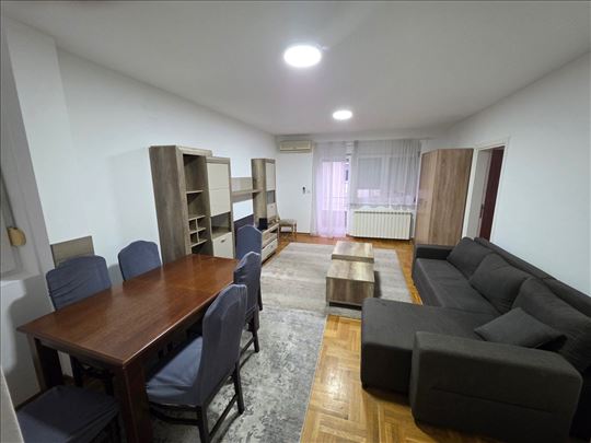 Izdavanje 4.0 stana,Fon-Bilecka,Vozdovac