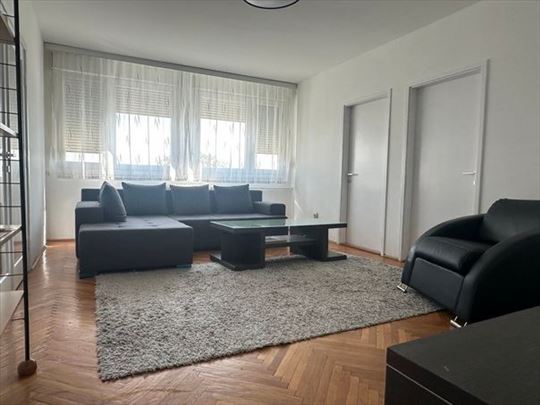 Lep, renoviran 3.0 stan u blizini TC Ušće, ID 7025