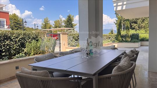 Luštica Bay Centrale | 102 m² + 56 m² | Bazen 