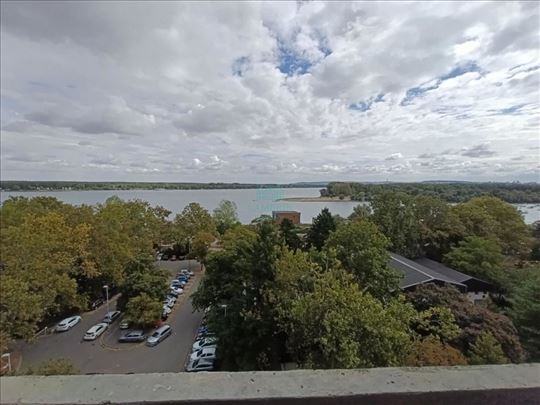 Panorama pogled na reku i ceo Zemun