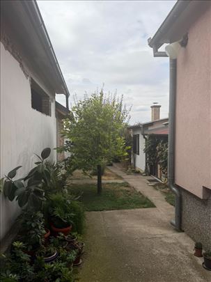Šid porodicna kuća 150m2 + pomocni objekti HITNO!