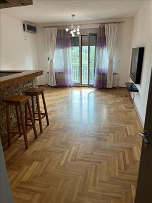 Matavuljeva – svetao stan sa garažnim mestom