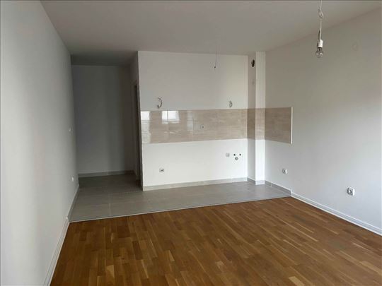 Odlicna prilika 28m2 0.5 2/5 