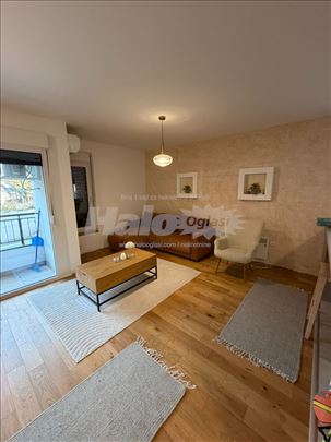Opremljen apartman sa garažom