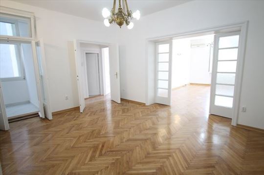 Top lokacija,renoviran pp u blizini Hrama,ID 3051