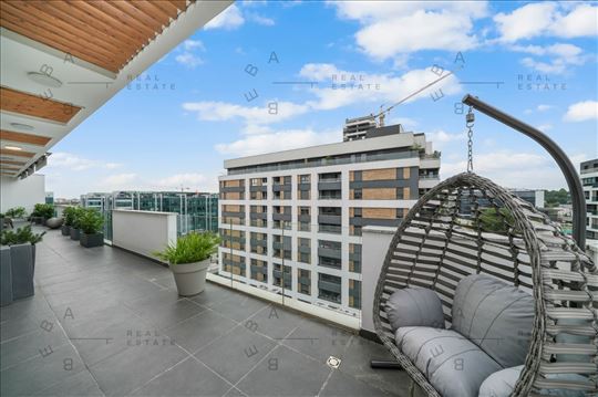 Penthouse. Terasa 70m². Pogled koji guta nebo.