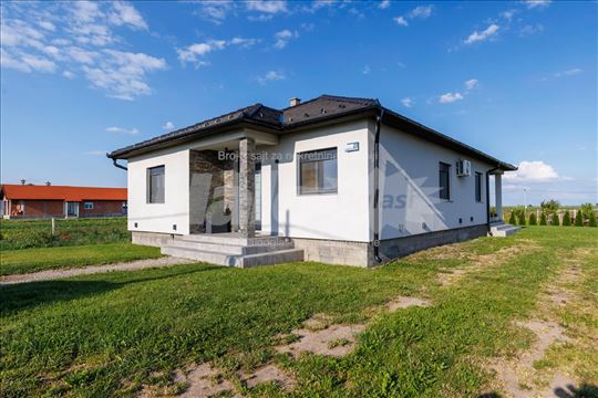 Stara Pazova nova prizemna kuća od 145m2 na 10 ari