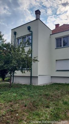 2 kuće, 40 ari placa, 200m2 ekonomski objekat