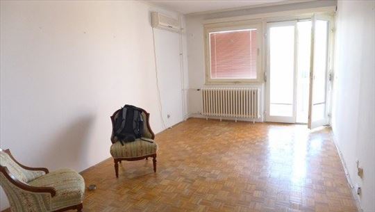 Gandijeva, 60m2, prazan