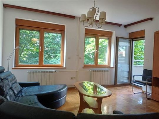 Kvalitetan stan, 2 kupatila, novija zgrada, ID7987