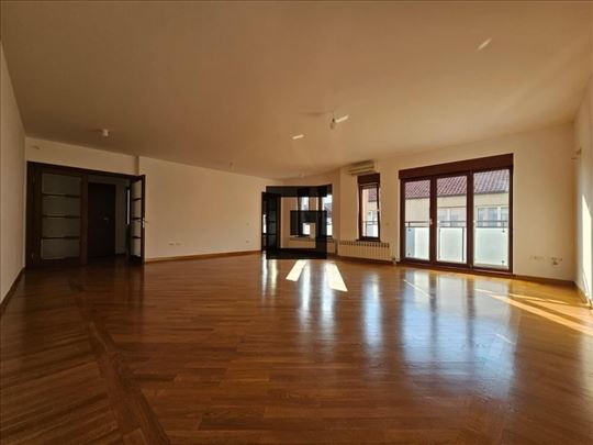 LUX Petosoban Stan od 190 m² sa Garažnim Mestom –