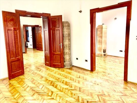 Lux salonac, centar, Stari grad 125m