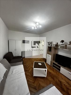 Prodaje se manji povoljan stan na Novom Beogradu