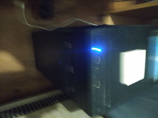Racunar 4 GB /750GB Akcija