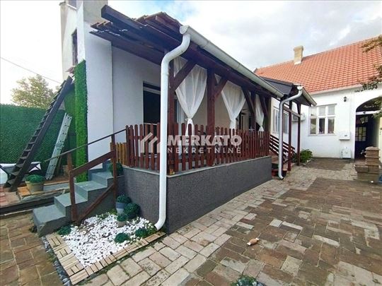 Renovirana salonska kuća, širi centar ID#1510