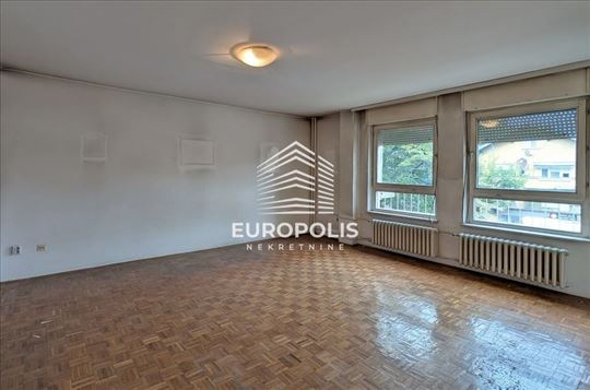 Retka prilika – porodičan stan na Banovom brdu