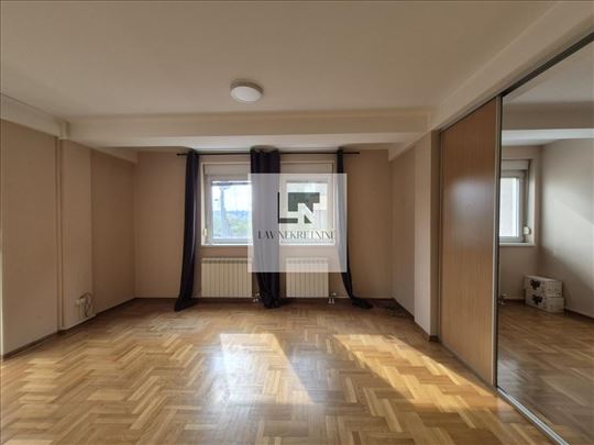 Savršen stan za poslovni prostor