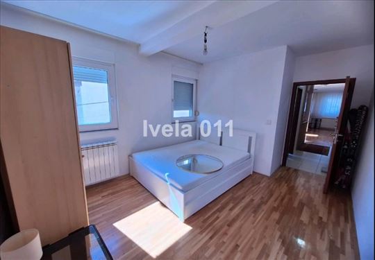 Uknjižen stan kod Voždovačke crkve ID#4301
