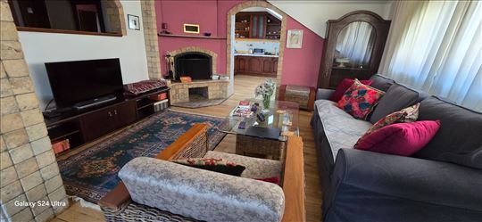 Useljiv 3.5 dupleks sa saunom
