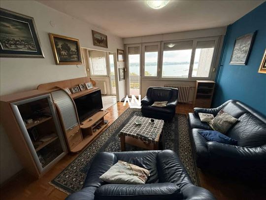 Zemun, Donji Grad, Kej Oslobođenja, 93m2 ID#45039