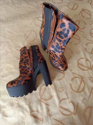 Gleznjace Nine West broj 39