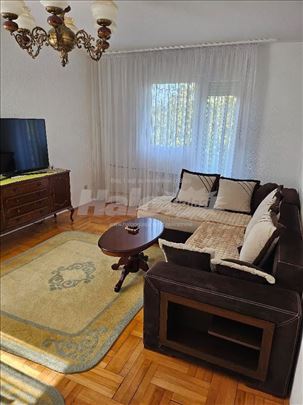 KANAREVO BRDO - Trosoban stan 77 m2 - Iznad škole