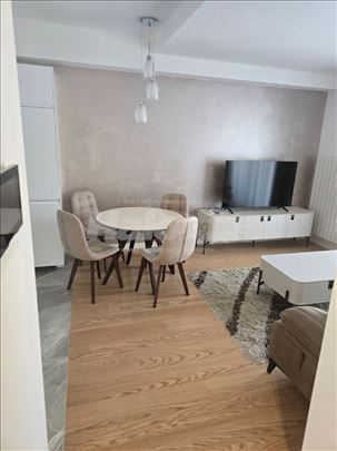 Nov, kompletno nameštenstan sa garažom kvart 64