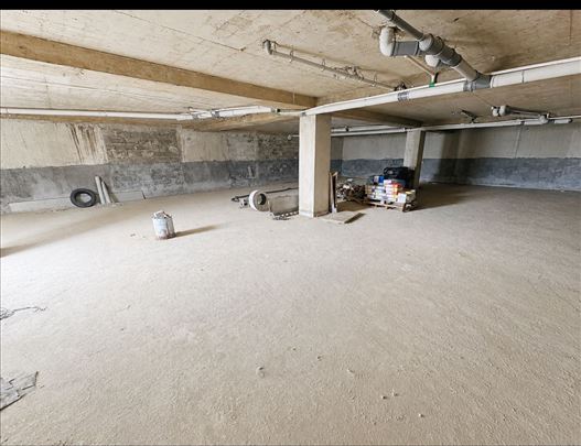 Rakovica, garaża 200 m2, potencijal!