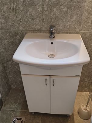 Lavabo sa slavinom