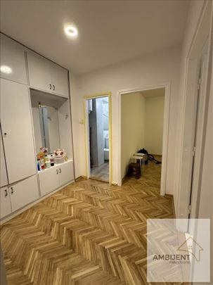 Dvosoban stan u bloku 64, Novi Beograd, 52m2