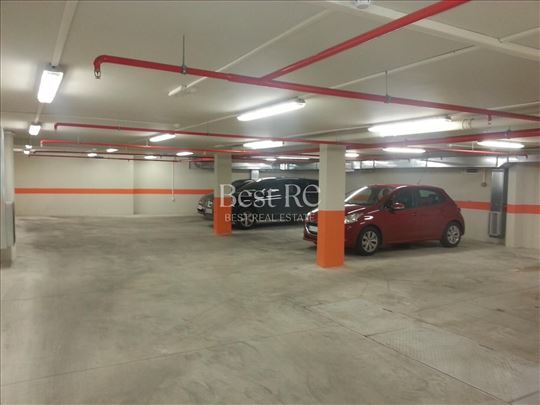 Garažno mesto kod Hrama Svetog Save