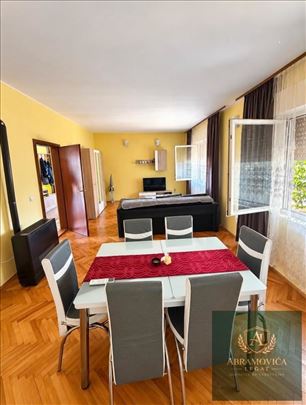Kuća 160 m², 9.5 a placa, Centar, Stara Pazova
