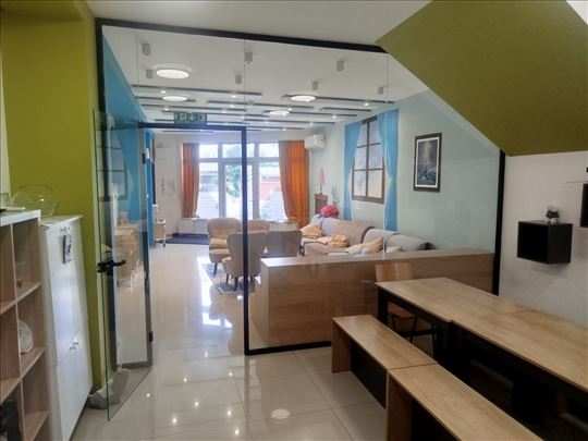 Lokal površine 123m2 u Borči 